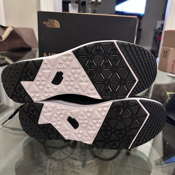 New in Box The North Face Men's Black Hiking Shoes Back to Berkeley sz 12 - Picture 11 of 12